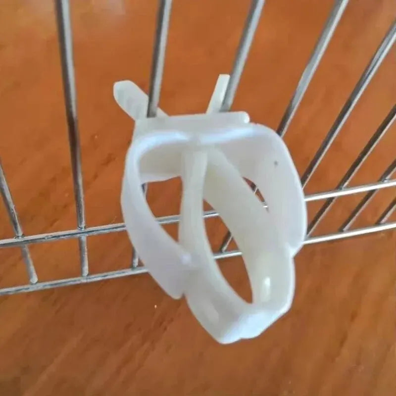 Pinza para fruta y hueso de sepia en jaulas de aves